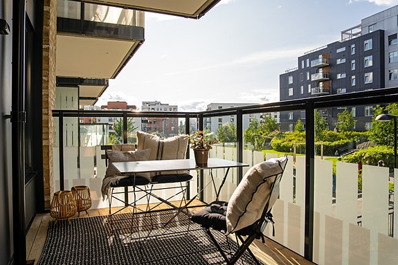 Silje Dammen ved EIE Løren ønsker velkommen til Lørenveien 59A!