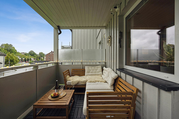 Solrik og overbygget terrasse