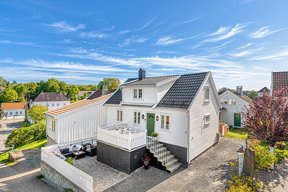 Velkommen til Stisens Kleiv 5! Boligen er presentert av Gaute Kverneland v/Aktiv Eiendomsmegling avd. Kristiansand.