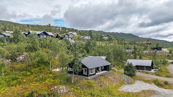 Hjem Eiendomsmegling v/ eiendomsmegler Robin I Martinsen presenterer Blokkebærveien 10!