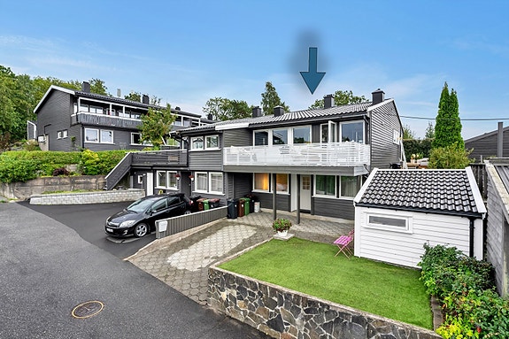 Spareskillingsmegleren ved Thorstein ten Velden har gleden av å ønske deg velkommen til Hellemyråsen 13A!