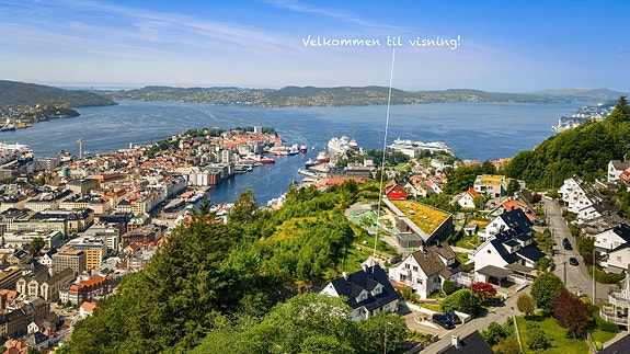 Innbydende, vertikaldelt tomannsbolig i etterspurt område | Solrik terrasse m/sommerstue | Takterrasse m/jacuzzi | God parkering | Barnevennlig område | Kort vei til Skansemyren og turterreng!