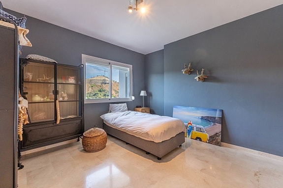 Dupleks-penthouse med 4 soverom, 3 terrasser og panoramautsikt - Selges møblert!