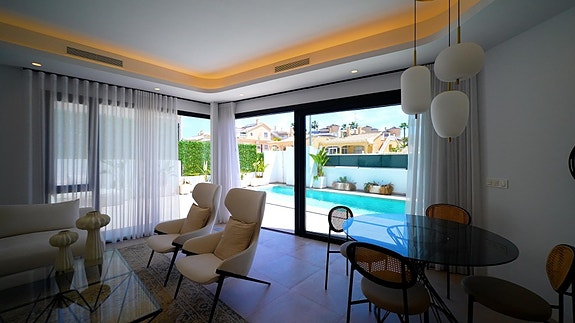 Luksusvilla med 3 soverom, privat basseng og takterrasse - Kun 2 boliger igjen