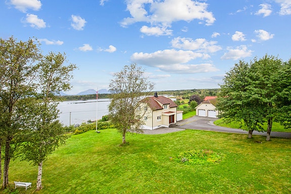 EiendomsMegler 1 v/ Morten Høvik har gleden av å presentere Nelvikveien 131!