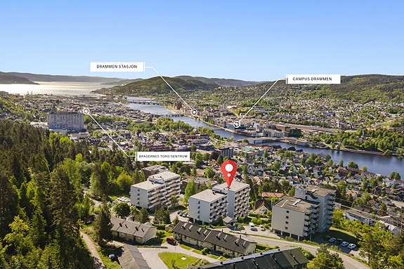 Underlia 51 ligger høyt og fritt til i populære Bragernesåsen - et markanært og trivelig boligområde perfekt plassert mellom skog og by.