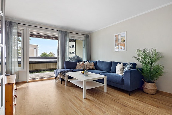 Velkommen til Ravnkollbakken 20! Pressantert av Birgitte Græsholt.