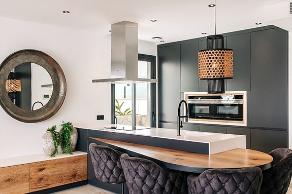 Nøkkelferdig! Luksuriøs bolig med 4 soverom - Terrasse, basseng og spa