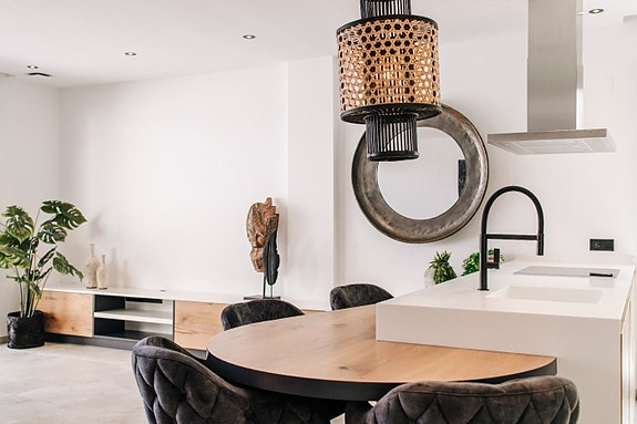 Nøkkelferdig! Luksuriøs bolig med 4 soverom - Terrasse, basseng og spa