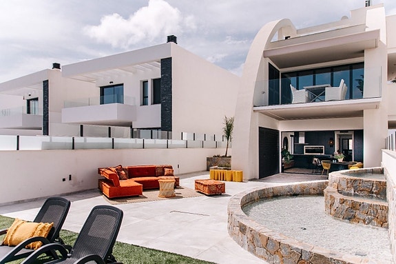 Nøkkelferdig! Luksuriøs bolig med 4 soverom - Terrasse, basseng og spa