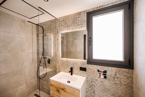 Nøkkelferdig! Luksuriøs bolig med 4 soverom - Terrasse, basseng og spa