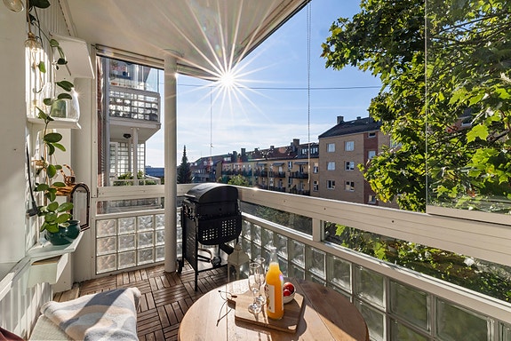 Stine Lilly Horgen ved EIE eiendomsmegling har gleden av å presentere Birch-Reichenwalds gate 27B