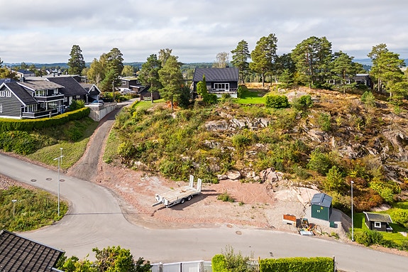 Flott tomt med godkjente tegninger og rammetillatelse - attraktiv beliggenhet på Valhalla,