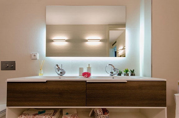 Nydelig villa med 4 soverom og 4 bad | Attraktivt område og gangavstand til strand  |Takterrasse med utsikt og basseng