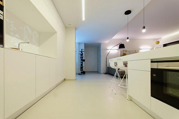 Nydelig villa med 4 soverom og 4 bad | Attraktivt område og gangavstand til strand  |Takterrasse med utsikt og basseng