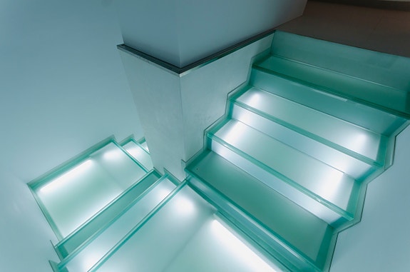 Nydelig villa med 4 soverom og 4 bad | Attraktivt område og gangavstand til strand  |Takterrasse med utsikt og basseng