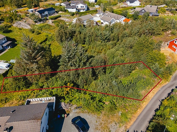 Aktiv Eiendomsmegling v/ Lars Waage har gleden av å presentere en tomt på Bjorøy!