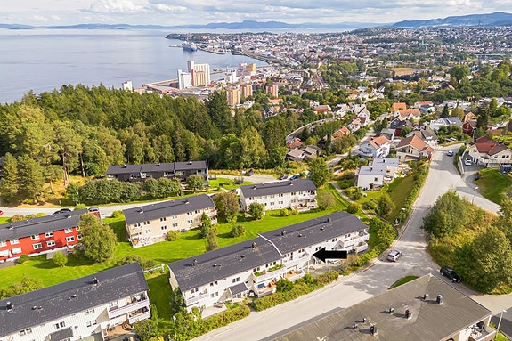 Lekker 3-roms leilighet med særdeles attraktiv beliggenhet helt inntil markagrensen i Fagerlia.