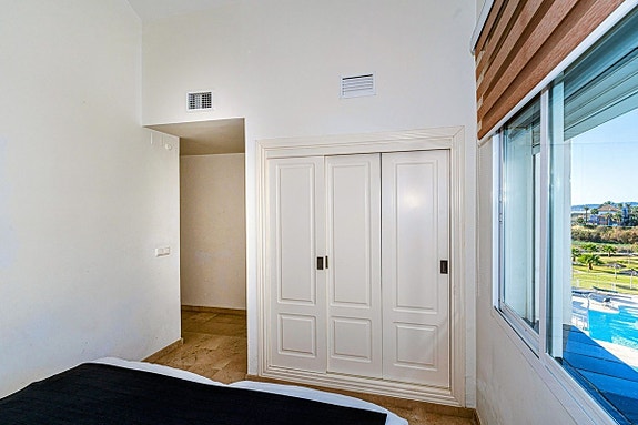 Eksklusiv toppleilighet rett ved stranden - 3 soverom og 3 bad - Totalrenovert med store terrasser og panoramautsikt