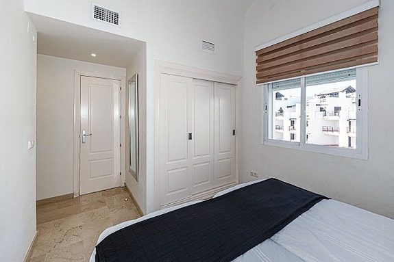 Eksklusiv toppleilighet rett ved stranden - 3 soverom og 3 bad - Totalrenovert med store terrasser og panoramautsikt