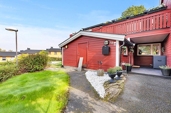Velkommen til Lindebergveien 73B, et attraktivt rekkehus i Søndre Lindberg.
