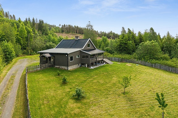 Camilla Frog i DNB Eiendom ønsker velkommen til visning Nordliveien 147!