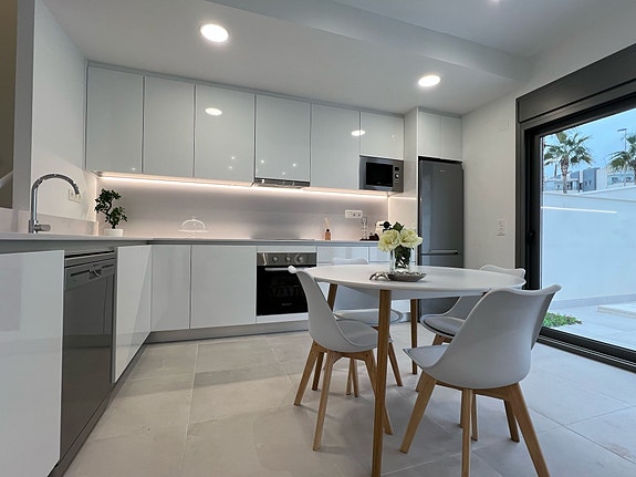 SOLGT! Villa med 3 soverom, 2 bad og basseng | Populær beliggenhet - nær La Zenia Boulevard