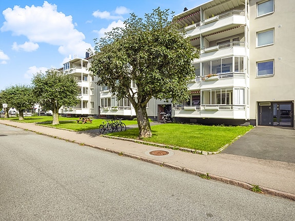 Velkommen til Radarveien 10 - en klassisk boligblokk i et rolig og veletablert nabolag.