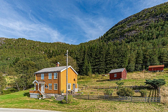 Aktiv Eiendomsmegling v/Marius Kvalvik har gleden av å presentere Flesvikveien 189.