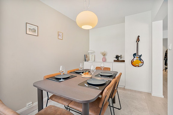 Lys spisestue med god plass