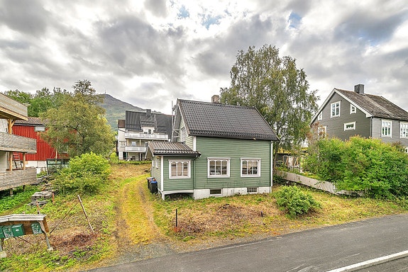 Velkommen til Helmer Hansens vei 10! Enebolig med dobbelgarasje.