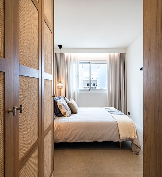 Rålekker penthouse-leilighet med møbler inkludert | Kun 400 m til nydelig strand | Må sees!