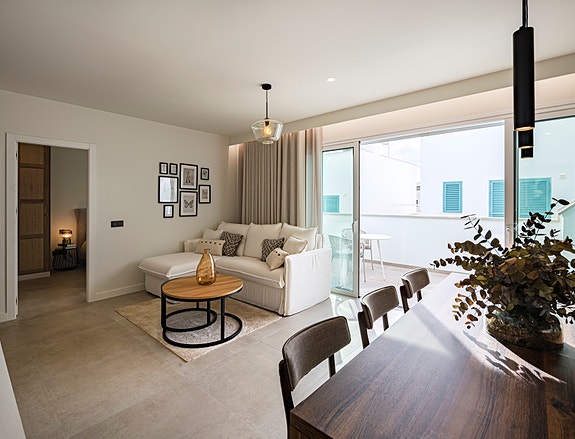 Rålekker penthouse-leilighet med møbler inkludert | Kun 400 m til nydelig strand | Må sees!