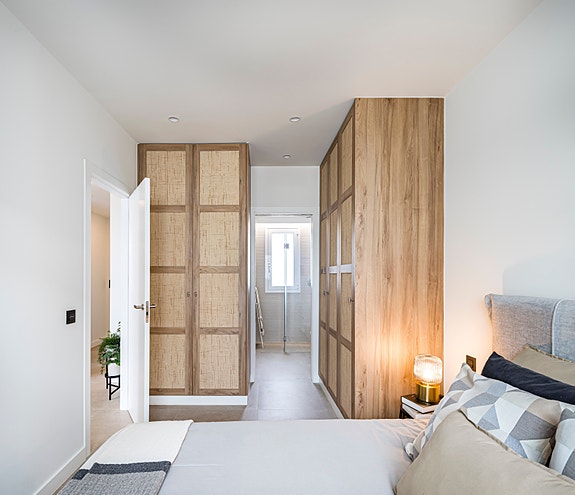 Rålekker penthouse-leilighet med møbler inkludert | Kun 400 m til nydelig strand | Må sees!