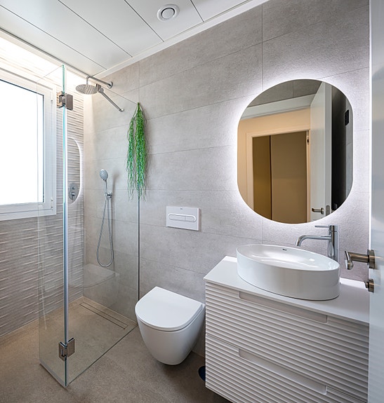 Rålekker penthouse-leilighet med møbler inkludert | Kun 400 m til nydelig strand | Må sees!