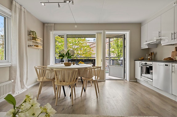 Det er en glede å ønske dere velkommen til denne fantastiske leiligheten i Jørgen Løvlands gate 1B på Carl Berner! Presentert av Alexandra Nygård v/ Proaktiv Properties.