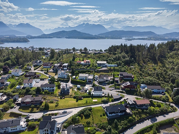Velkommen til Nordåsvegen! En flott utsiktstomt i attraktivt boligområde.