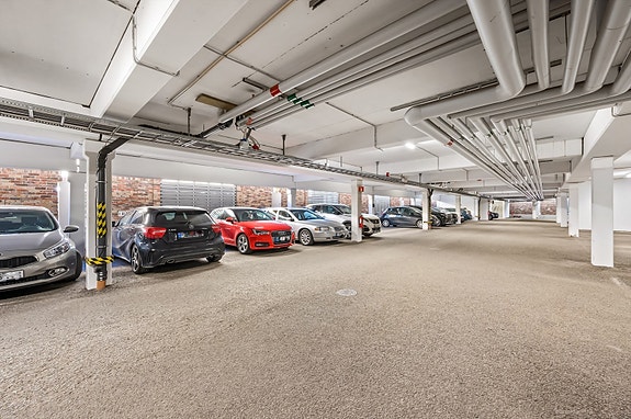 Privat garasje midt i byen! Plass nr E32.