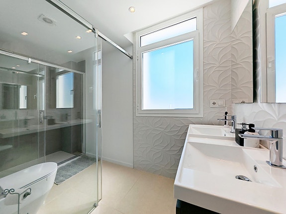 Eksklusiv penthouse med 4 soverom - Privat basseng, takterrasse og panoramautsikt