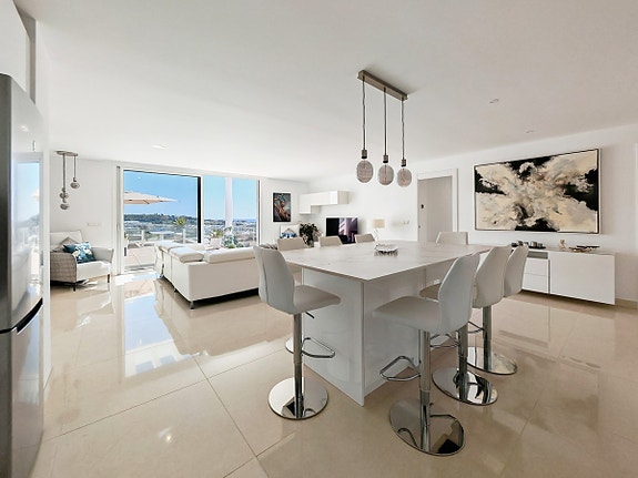 Eksklusiv penthouse med 4 soverom - Privat basseng, takterrasse og panoramautsikt