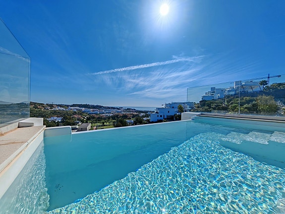 Eksklusiv penthouse med 4 soverom - Privat basseng, takterrasse og panoramautsikt