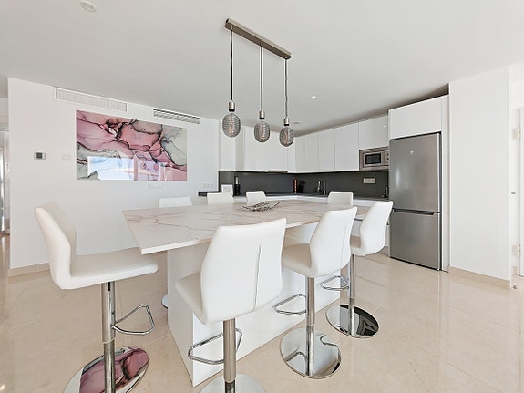 Eksklusiv penthouse med 4 soverom - Privat basseng, takterrasse og panoramautsikt