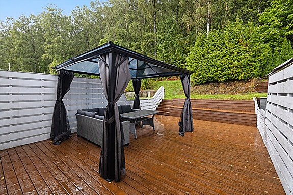 Perfekt uteområde for sommerfester og hyggelige kvelder.