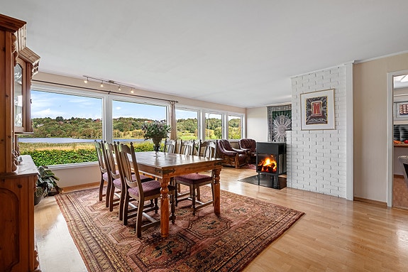 180 grader fri utsikt til vakker natur ved Lille Stokkavatn. Velkommen til Nedre Stokkavei 93