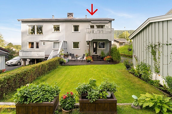 Velkommen til Olderbakken 4 A. Her finner du en innholdsrik andel av 2-mannsbolig med garasje. Attraktiv beliggenhet på Trudvang. Kort veg til Kippermoen og alle fasiliteter som fins der.