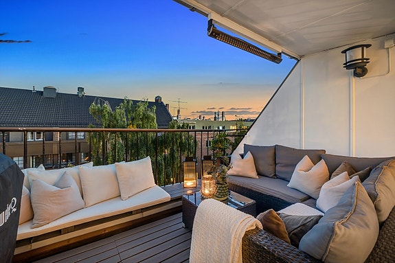 Strøken og påkostet 4-roms toppleilighet med god standard og gjennomgående planløsning - Presentert av Vemund V. Thorkildsen.