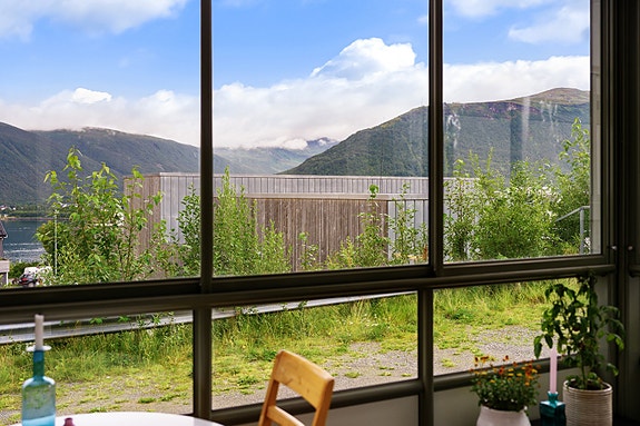 Velkommen til Anton Iversens veg 11 - Presentert av Håkon Hansen!