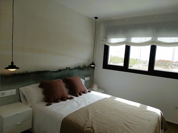 Toppleilighet med stor takterrasse | Fellesområde med grøntanlegg og basseng | Parkering og bod