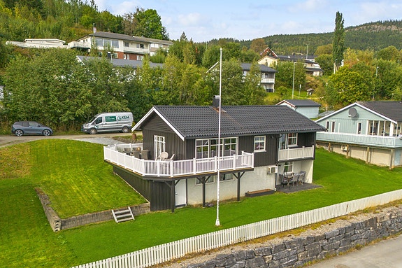 Velkommen til Olavegen 13, presentert av EiendomsMegler 1 v/ Trond Petter Strandvik