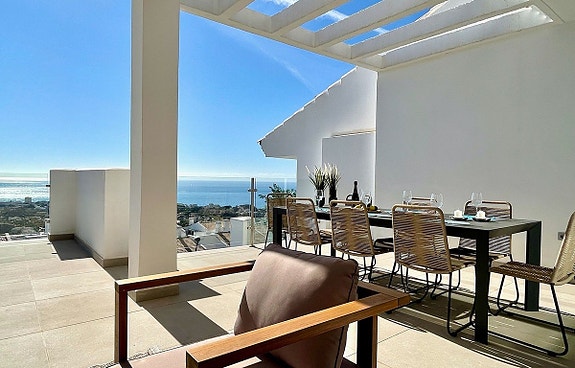 Moderne dupleks-penthouse med havutsikt og privat jacuzzi - 3 soverom, 2 bad, jacuzzi, basseng og treningsfasiliteter